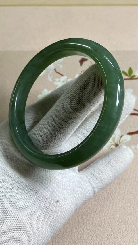 Gelang Hijau Penuh Giok Cui Fine Cui Ukuran 62-64mm Ukuran 63.8mm Lebar Sisi 12.1mm Giok secara alamiah Pola Tingkat Acak Sudah termasuk pajak pengiriman.