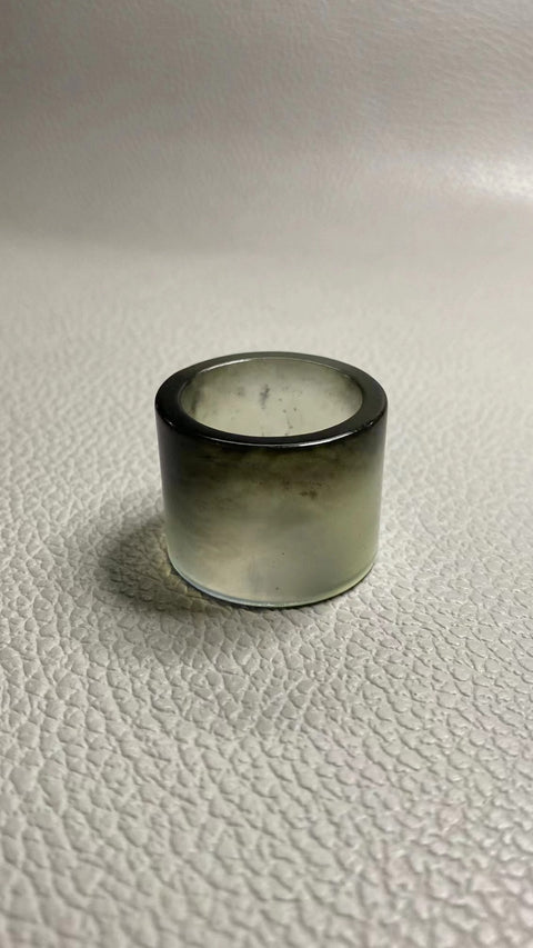 Cincin Tinta Es Giok Cui Giok Alami Giok bersih, halus dan hangat Ukuran 22mm Tinggi 21.9mm Sudah termasuk pajak pengiriman.