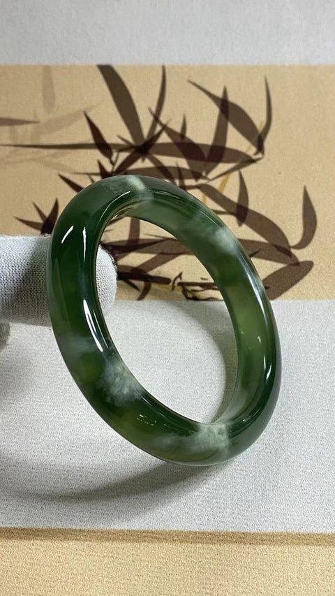 Gelang Bahan Fine Jade 180 Ukuran Gelang 55-57mm 56.5mm Lebar 11.8mm Batu giok terbentuk secara alami Pola acak Termasuk ongkos kirim dan pajak.