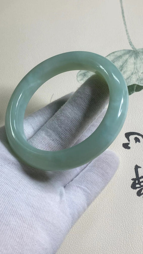 Gelang Air Biru Giok Cui Cui Halus Ukuran 57-59mm Ukuran 58.3mm Lebar Samping 12.2mm Batu giok terjadi secara alami Pola acak termasuk pajak pengiriman