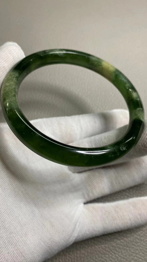 Gelang Bahan Giok Cui Alami 180 Ukuran Gelang 63-65mm Ukuran 64.5mm Lebar Sisi 11mm Giok Tidak ada yang terjadi secara alami Pola acak termasuk pajak pengiriman