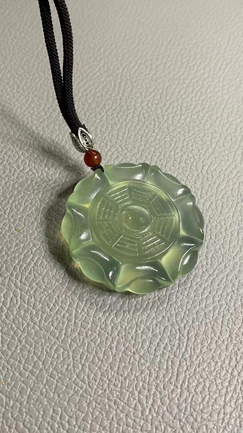 Liontin Giok Alami Ukuran 47 * 9.5mm Sudah termasuk pajak pengiriman.