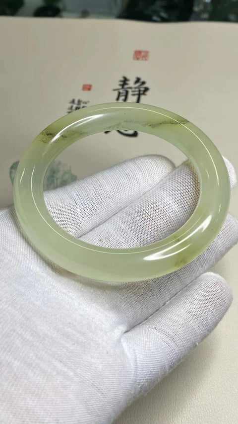 Gelang Warna Es Batu Giok Cui Alami Ukuran 55-57mm Ukuran 56.2mm Lebar Sisi 10.9mm Batu giok terjadi secara alami Pola acak Termasuk Pajak Pengiriman