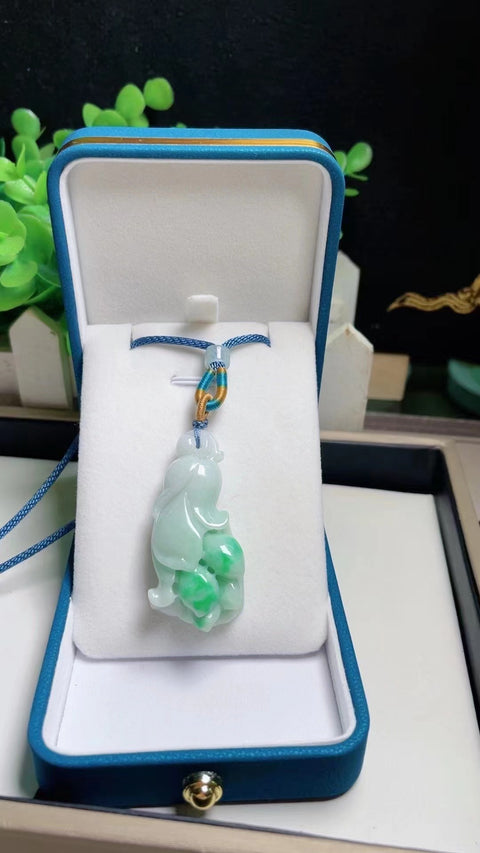 Jadeite alami liontin liontin anggrek Jade bersih, halus dan hangat Bahan Old Pit Ukuran 4.6 * 2.1 * 1.3mm Pengiriman dan pajak sudah termasuk.