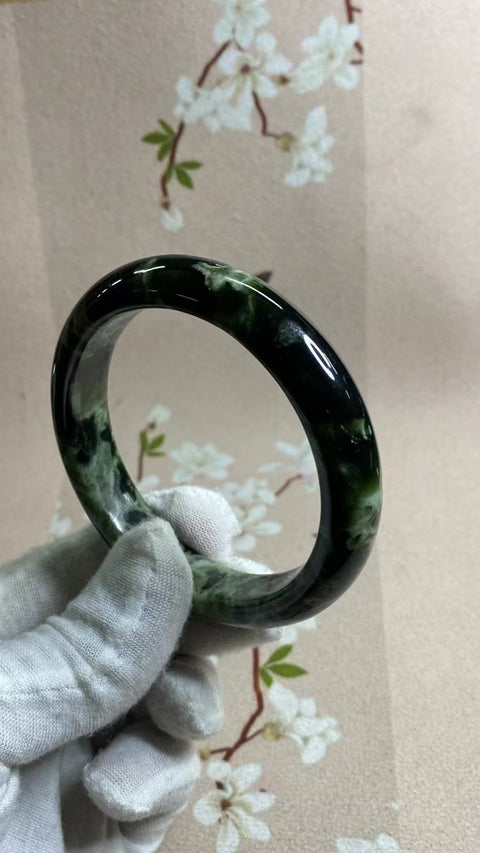 Gelang Giok Cui Giok Tua Ukuran 59-61mm Ukuran 60.2mm Lebar Sisi 13mm Giok semuanya terjadi secara alami Pola acak & sudah termasuk pajak pengiriman