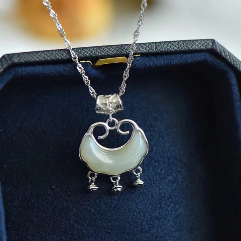 Kalung Awan Keberuntungan Giok Hetian Jade Alami yang terbuat dari perak 925; Giok itu bersih, halus dan hangat, gayanya sangat indah, sudah termasuk pajak pengiriman.