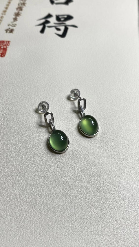 Anting Giok Alami dari Perak 925 Ukuran 8 * 10mm Giok bersih dan halus Termasuk ongkos kirim dan pajak.
