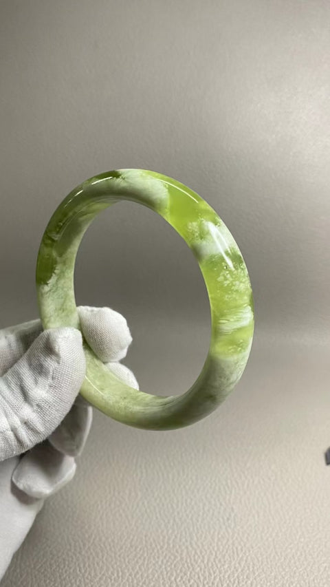 Gelang Gelang Milkcap Titi Giok Hijau Cui Giok Alami Ukuran 62-64mm Ukuran 63.3mm Lebar Samping 14.5mm Giok semuanya terjadi secara alami Pola acak termasuk pajak pengiriman