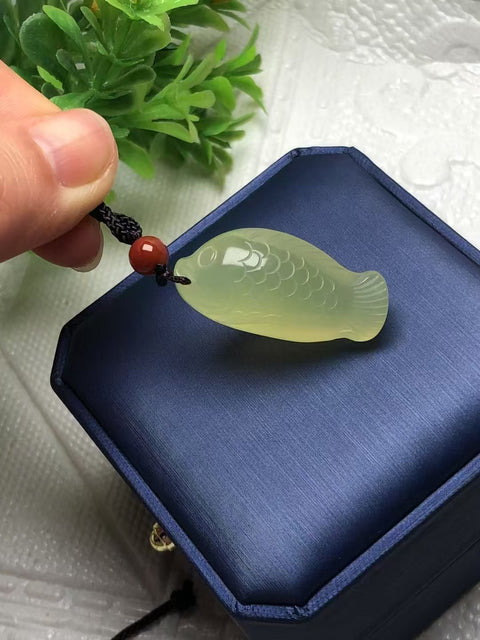 Liontin Ikan Giok Alami Ukuran 34 * 17 * 13mm Giok bersih, halus dan hangat Termasuk ongkos kirim dan pajak.