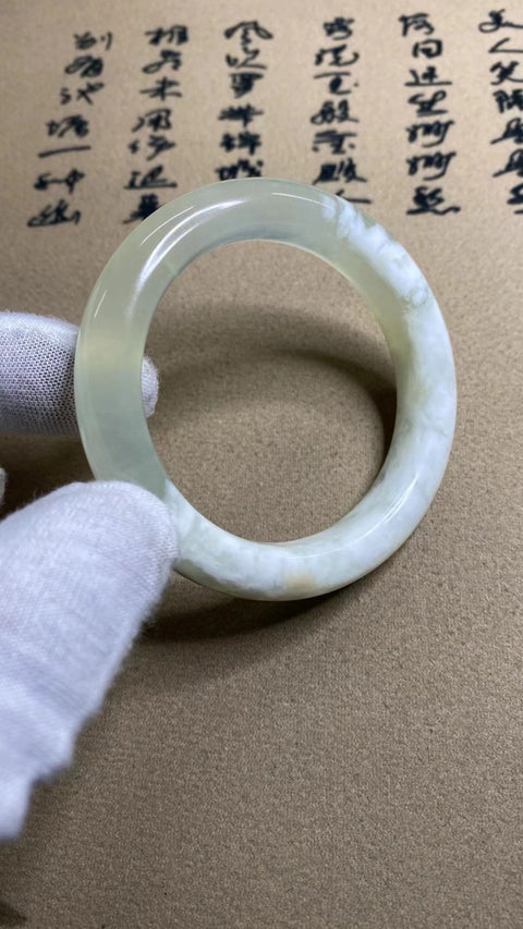 Gelang Giok Cui Alami Ukuran 51-53mm Ukuran 52.5mm Lebar Sisi 11.6mm Giok terjadi secara alami Pola acak Termasuk ongkos kirim dan pajak.