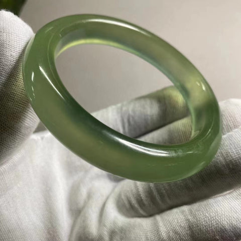 Gelang Giok Cui Alami Ukuran 58-60mm Ukuran 59.8mm Lebar 13.2mm Giok ini alami dan polanya acak; sudah termasuk pajak pengiriman.