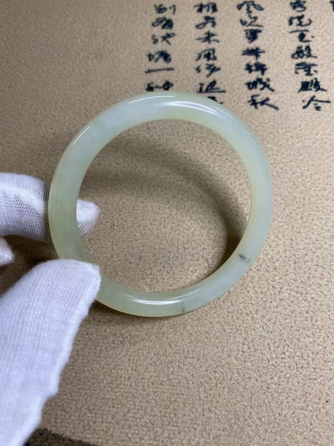 Gelang Gelang Kecantikan Gelang Giok Cui Giok Alami Ukuran 57-59mm Ukuran 58.3mm Harga detik Giok terjadi secara alami Pola acak Termasuk ongkos kirim dan pajak