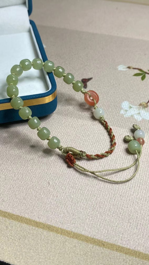 Gelang Manik-manik Tua Giok Hetian Alami Ukuran 6 * 7mm Dengan aksesoris yang indah Giok bersih dan halus serta hangat Sudah termasuk pajak pengiriman.