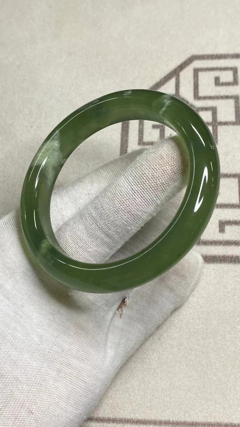 Gelang Giok Giok Terapung Hijau Penuh Giok Cui Alami Ukuran 60-62mm Ukuran 61.8mm & nbsp; Lebar Sisi 12.8mm Giok terjadi secara alami Pola acak Termasuk Pajak Pengiriman