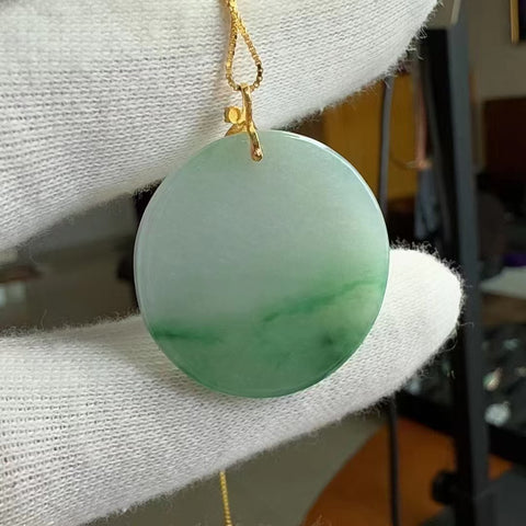 Kalung Tembus Es Giok Alami Jadeite a-barang Kalung Tembus Es 18k Pengaturan Emas 18k Pencocokan Rantai Perak 925 Ukuran 27.2 * 2.7mm Termasuk Pajak Pengiriman