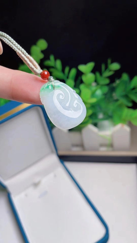 Batu giok alami liontin Ruyi liontin bahan lubang tua Batu giok bersih dan halus serta hangat Ukuran 2.4 * 1.6mm & nbsp; sudah termasuk pajak pengiriman