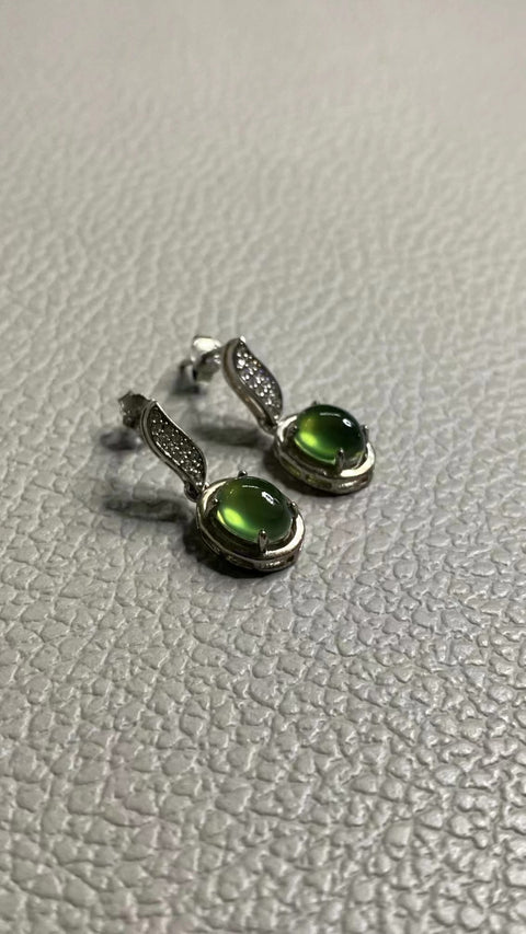 Anting Giok Alami dari Perak 925 Ukuran 6 * 8mm Giok bersih dan halus Termasuk ongkos kirim dan pajak.