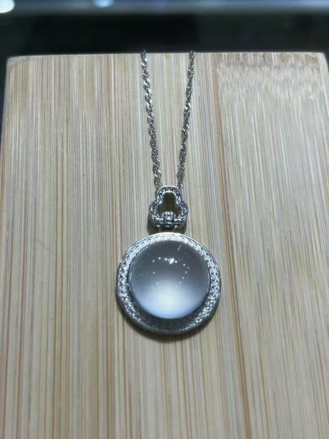Kalung dari perak 925, ukuran 14mm, giok yang bersih dan halus, sudah termasuk ongkos kirim dan pajak.
