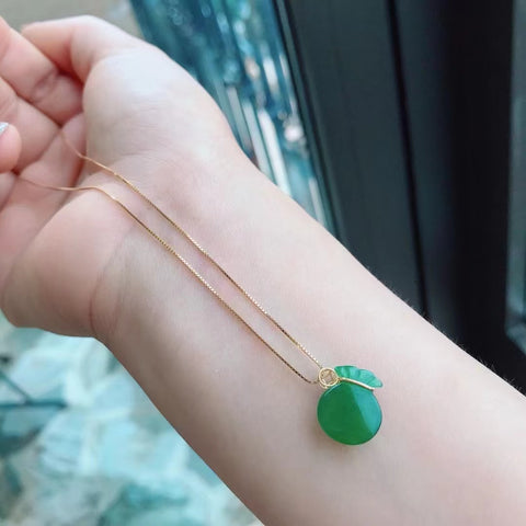 Kalung Tas Berkah Jasper Alami 18k Gold Setting Giok bersih, halus dan hangat Ukuran 9 * 13mm Sudah termasuk ongkos kirim dan pajak.
