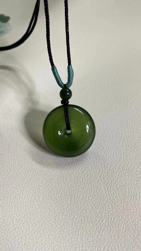 Liontin Perdamaian Giok Alami Ukuran 25 * 9.8mm Giok bersih, halus dan hangat Termasuk pajak pengiriman.