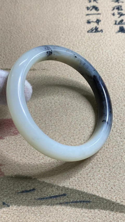 Gelang Giok Cui Alami Ukuran 55-57mm Ukuran 56.9mm Lebar Sisi 10.5mm Giok terjadi secara alami Pola acak Termasuk pajak pengiriman.