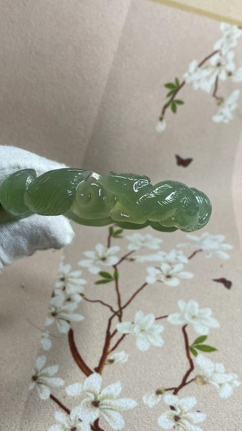 Gelang Bunga Berukir Ciu Giok Alami Ukuran 60-62mm Ukuran 61.9mm Lebar Sisi 15.5mm Giok adalah semua yang terjadi secara alami Pola acak Termasuk pajak pengiriman.