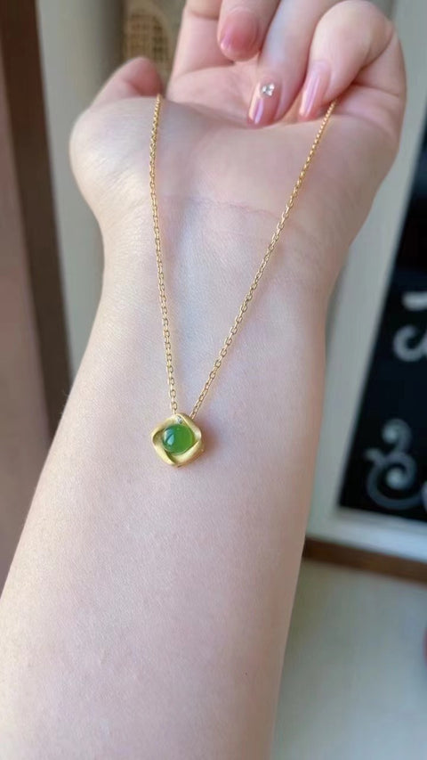 Kalung Jasper alami yang terbuat dari batu giok perak 925 yang bersih dan halus Ukuran 0,6 mm Sudah termasuk pajak pengiriman.