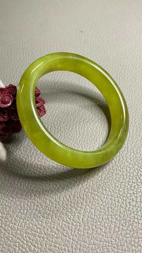 Gelang Giok Cui Giok Emas Kuning Giok Giok Ukuran 57-59mm Ukuran 58.2mm Lebar Sisi 13.5mm Giok terjadi secara alami Pola acak termasuk pajak pengiriman