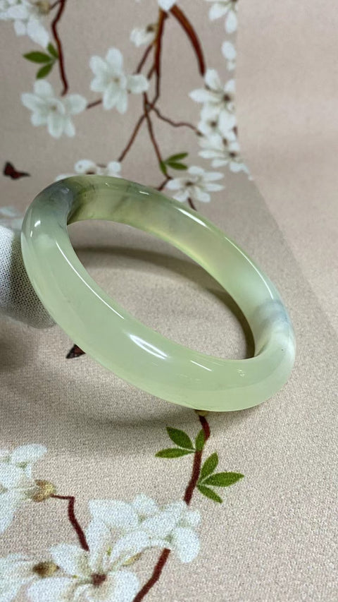 Gelang Lukisan Pemandangan Giok Cui Fine Ukuran 59-61mm Ukuran 60.2mm Lebar Sisi 12.7mm Giok terjadi secara alami Pola acak Termasuk pajak pengiriman.