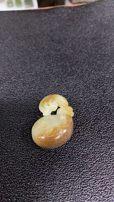 Liontin Tas Uang Giok Hetian Alami & nbsp; Ukuran Batu Utama 38.6 * 24.6mm Ukuran Manik-manik 6mm Kualitas Giok Gaya Halus dan Hangat Sudah termasuk pajak pengiriman.