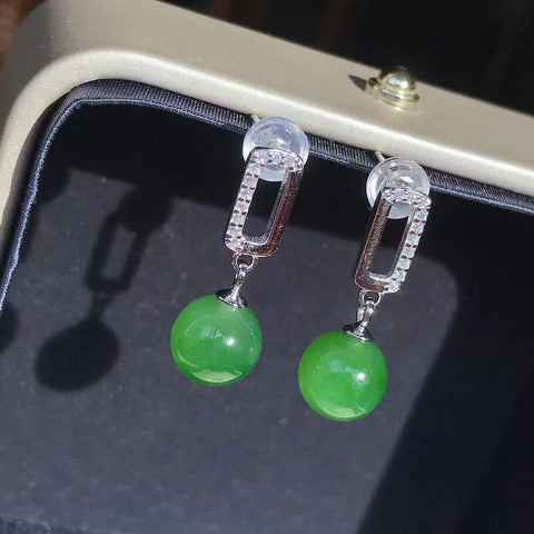 Anting-anting Manik-manik Jasper Alami 925 Setting Perak Ukuran 8mm Giok bersih dan halus serta hangat Sudah termasuk ongkos kirim dan pajak.