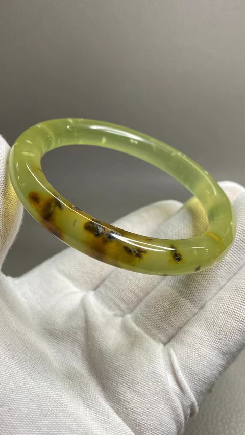 Gelang Gelang Giok Bunga Giok Cui Alami Ukuran 61-63mm Ukuran 62.3mm Lebar Sisi 11mm Giok adalah Pola Bunga yang muncul secara alami Acak Termasuk Pajak Pengiriman