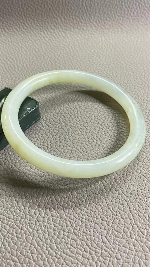Gelang Garis Kecantikan Giok Cui Giok Alami Ukuran 61-63mm Ukuran 62.5mm Giok terjadi secara alami Pola acak Pengiriman dan pajak sudah termasuk.