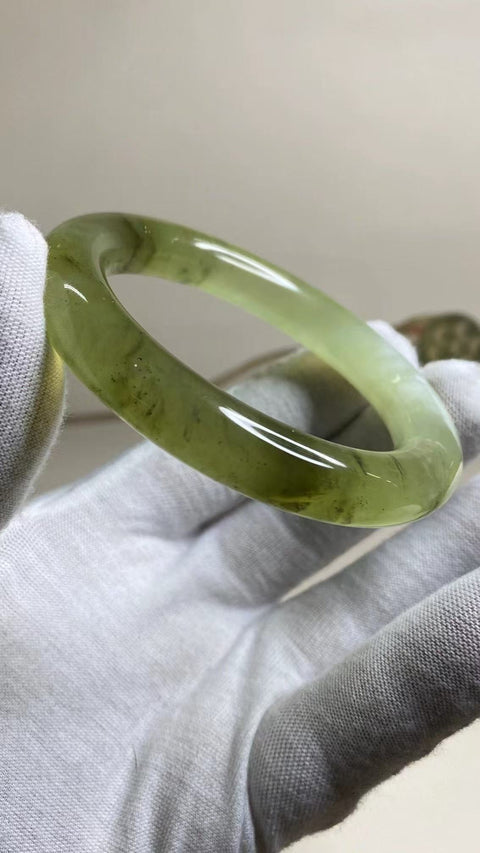 Gelang Lukisan Pemandangan Giok Cui Alami Ukuran 55-57mm Ukuran 56.5mm Lebar Sisi 10.7mm Giok terjadi secara alami Pola acak termasuk pajak pengiriman.