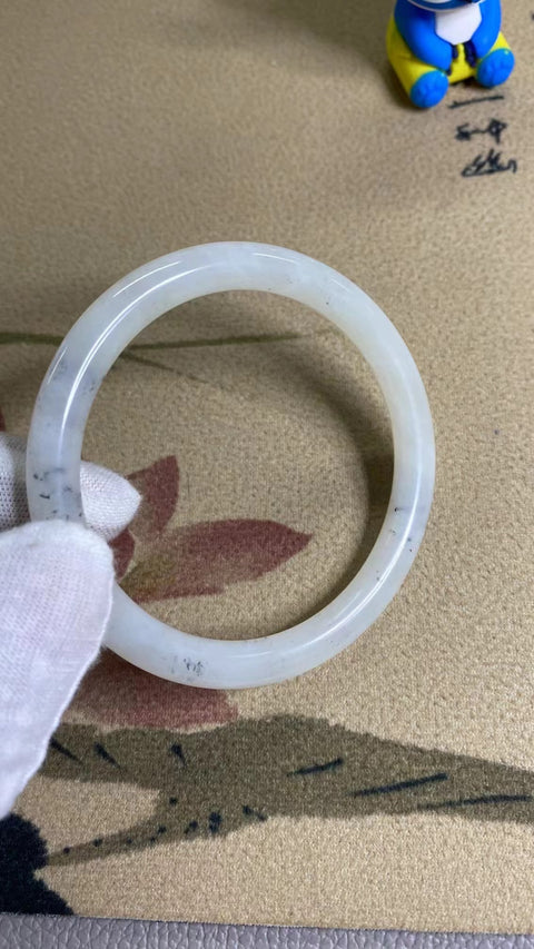 Gelang Giok Ciu Alami Ukuran 60-62mm Ukuran 61.5mm Harga Gelang Giok adalah semua pola alami dan acak Sudah termasuk pajak pengiriman.