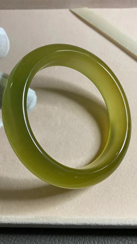 Gelang Giok Cui Alami Ukuran 61-63mm Ukuran 62.5mm Lebar Sisi 16.2mm Giok terjadi secara alami Pola acak Pajak pengiriman sudah termasuk.