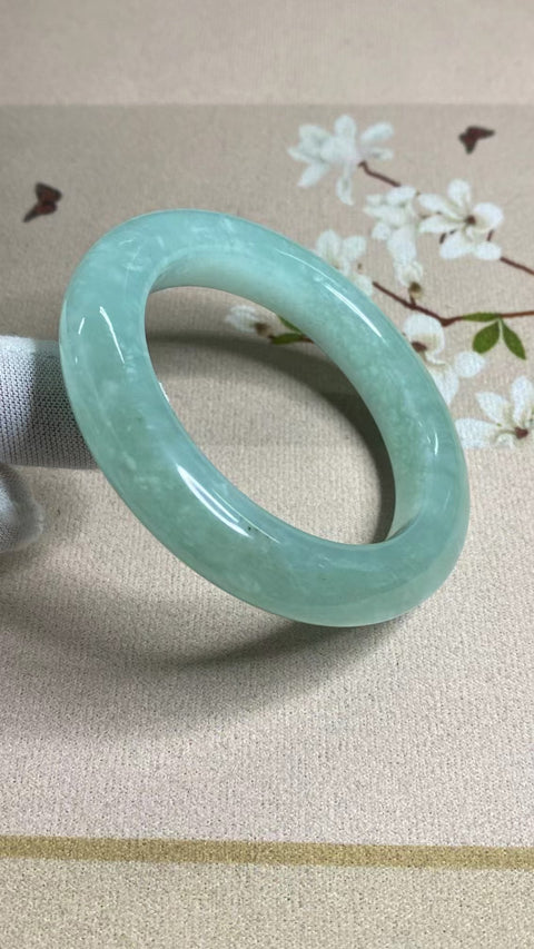 Gelang Jelly Celestite Giok Cui Jade Alami Ukuran 55-57mm Ukuran 56.2mm Lebar Sisi 12.7mm Giok terjadi secara alami Pola acak termasuk pajak pengiriman