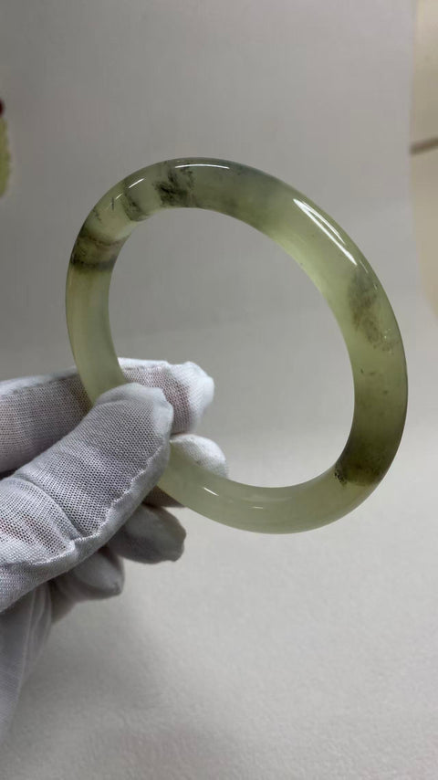 Gelang lukisan tinta giok Xiuyan yang indah, lukisan tinta alami, warna tinta yang indah, diameter dalam: 62.1, lebar samping 9.8mm, batu alam dihasilkan secara alami, polanya acak, termasuk pajak pengiriman