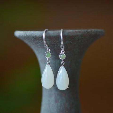 2808 Anting-Anting Batu Giok Hetian Alami Set dari Perak 925 Ukuran 8 * 16mm Batu giok yang halus dan hangat Termasuk ongkos kirim dan pajak