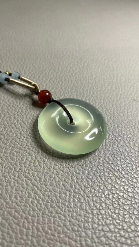 Liontin kancing perdamaian giok alami Es dan berair Ukuran seperti yang ditunjukkan Giok baik-baik saja dan hangat Sudah termasuk pajak pengiriman.