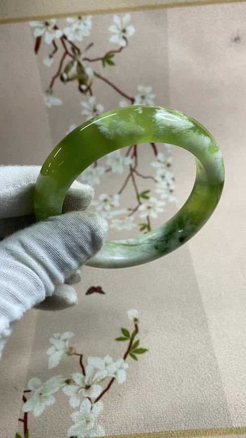 Gelang Gelang Milkcap Titi Giok Hijau Cui Giok Alami Ukuran 61-63mm Ukuran 62.7mm Lebar Samping 15.3mm Giok semuanya terjadi secara alami Pola acak termasuk pajak pengiriman