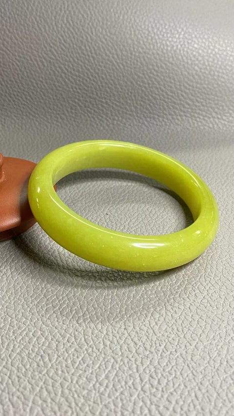 Gelang Bunga Emas Giok Cui Giok Alami Ukuran 59-61mm Ukuran 60.5mm Lebar Sisi 13mm Giok terjadi secara alami Pola bunga acak Termasuk ongkos kirim dan pajak.