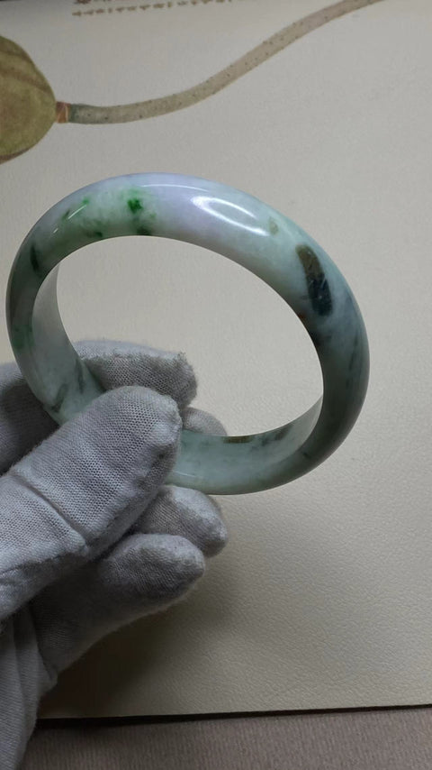 Gelang batu giok halus kaliber A kaliber 60mm lebar sisi 15.1mm Batu giok memiliki pola acak yang terjadi secara alami Termasuk pajak pengiriman