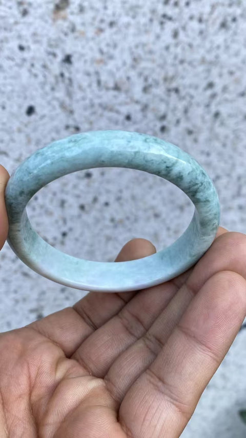 Gelang Jadeite Alami Ukuran 54-56mm Ukuran 55.3mm Lebar Sisi 11.5mm Batu giok adalah semua pola yang terjadi secara alami, termasuk pajak pengiriman acak.