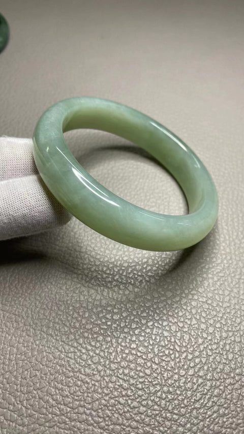 Gelang Air Biru Giok Cui Giok Alami Ukuran 58-60mm Ukuran 59mm Lebar Sisi 14.4mm Giok terjadi secara alami Pola acak termasuk pajak pengiriman