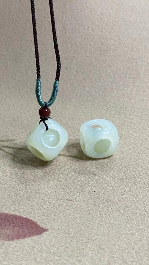 Liontin Giok Alami Ukuran 16.5mm Giok bersih, halus dan hangat Sudah termasuk pajak pengiriman