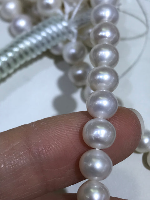 Rupanya mutiara air tawar Warna dan gaya yang indah Sedikit ketidaksempurnaan tidak dapat dihindari karena terjadi secara alami Ukuran 6,5-7mm Sudah termasuk pajak pengiriman.