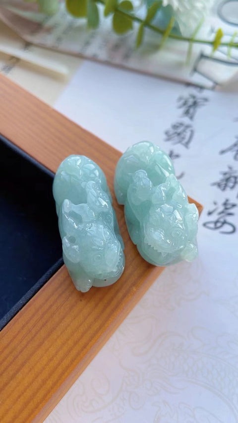 Liontin Pi Jadeite Alami & nbsp; Semua Segalanya Berjalan dengan Baik Bahan Pit Tua Bagian Bawah Halus dan Hangat & nbsp; Ukuran 3.4 * 1.5mm Sudah termasuk pajak pengiriman