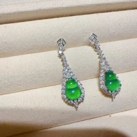 Anting-anting Labu Giok Guatemala Alami yang terbuat dari batu giok perak 925 ukuran 8 * 6mm Ukuran keseluruhan 28mm Gaya sangat indah dan kompak & sudah termasuk pajak pengiriman
