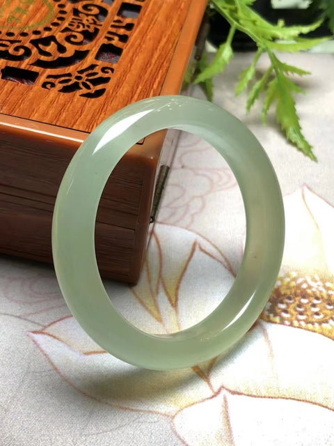 Gelang Air Madu Giok Cui Giok bersih, halus dan hangat Ukuran 52 * 11mm Giok terjadi secara alami Pola acak Termasuk pajak pengiriman.